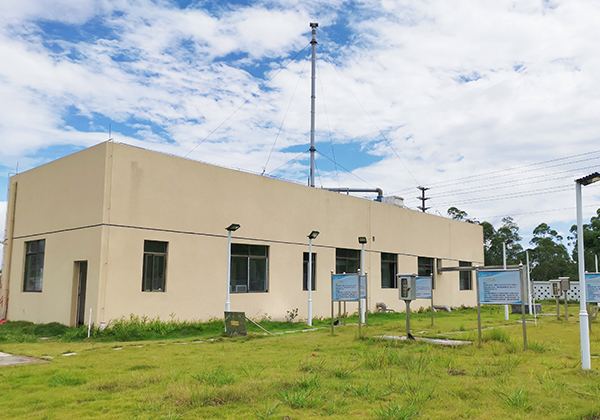 鶴山市第一座花園式地埋式污水處理廠<br />
<br />
國(guó)家財(cái)政部第四批PPP示范項(xiàng)目、江門市第一個(gè)以PPP模式建設(shè)的農(nóng)村污水處理設(shè)施項(xiàng)目。
